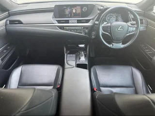 2020 LEXUS ES250 EX Auto | Fully Loaded | Low Mileage — 80,000km