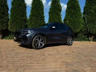 2022 BMW X5 xDrive30d (G05) | Low Mileage — 46,000km | Full House