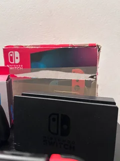 Nintendo Switch &#43; Docking Station &#43; Joy-Con Controller &#43; Extra Joy-Cons