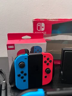 Nintendo Switch &#43; Docking Station &#43; Joy-Con Controller &#43; Extra Joy-Cons