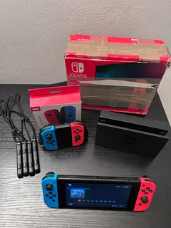 Nintendo Switch &#43; Docking Station &#43; Joy-Con Controller &#43; Extra Joy-Cons