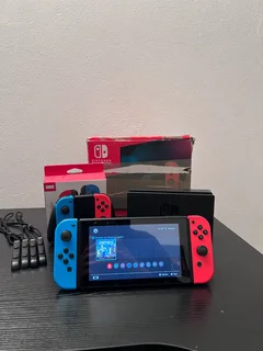 Nintendo Switch &#43; Docking Station &#43; Joy-Con Controller &#43; Extra Joy-Cons