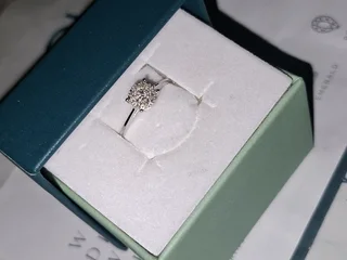 9ct white gold and diamond round cluster ring