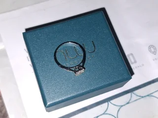 9ct white gold and diamond round cluster ring