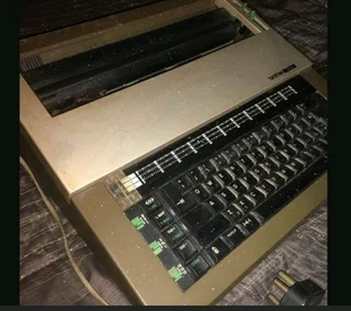 TYPEWRITER - BROTHER ELECTRONIC TYPEWRITER FOR R 500 - 00. WHATSAPP JON ON 071 2067170.