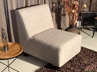 Single Chair  ( swift )