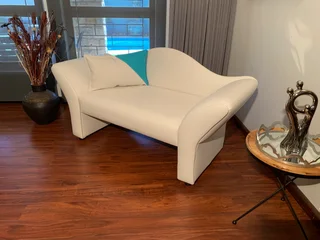 Couch chaise lounge. ( Liza )