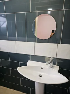 MALE required for a 1bed with en-suite bathroom within a 4bed/4bath apartment. Close to The Atrium