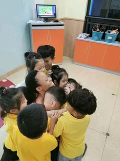 English Teacher degree holder can apply.