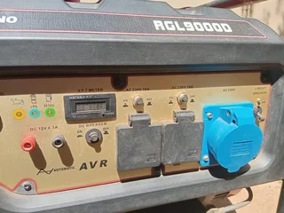 Red Rhino RGL9000D – 7.7 kW Dual-Fuel Generator (Petrol / LPG)