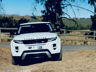 White Range Rover Evoque