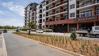 EXTRA LARGE 3 BEDROOM APARTMENT IN STUNNING, WELL LOCATED COMPLEX!