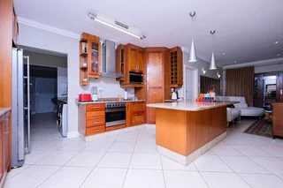 3-Bedroom Freestanding Townhouse  for Sale in Hillcrest Park!