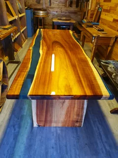Epoxy resin table