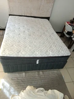 Sealy Veraney Queen Extra Length Mattress and Base Set
