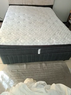 Sealy Veraney Queen Extra Length Mattress and Base Set