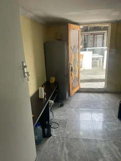 Small bachelor for rent in glenlilly parow