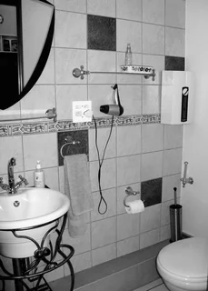 Kensington-Self Catering BACHELOR ROOM