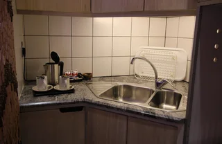 Kensington-Self Catering BACHELOR ROOM