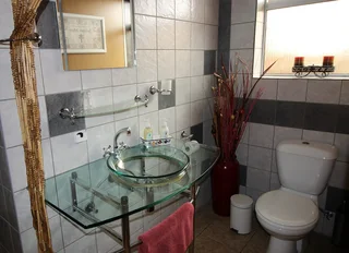 Kensington--- Room with PRIVAT Bathroom &amp; Toilet &amp; Entrance...