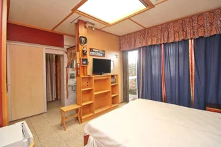 Kensington--- Room with PRIVAT Bathroom &amp; Toilet &amp; Entrance...