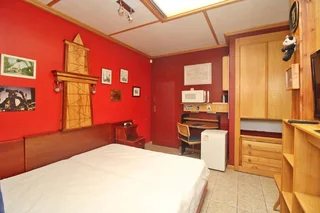 Kensington--- Room with PRIVAT Bathroom &amp; Toilet &amp; Entrance...