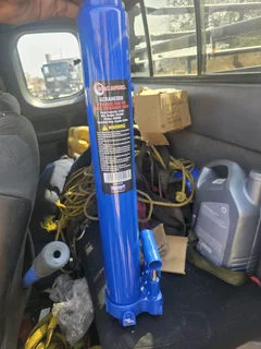 Hydraulic jack 8T