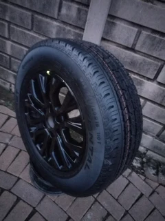 One 18inch Ford Thunder Magrim & Continental Cross Contact Tyre 265 60r18 On Sale.