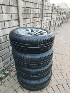 18Inch TOYOTA HILLUX!/FORTUNA Magrims 6Holes &amp; DUNLOP GRAND TREK Tyres 265 60 R18 A set of four.