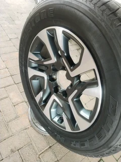 One 265 60r18 Bridgestone Dueler H/t Tyre & 18inch Toyota Hillux /fortuna Magrim On Sale.