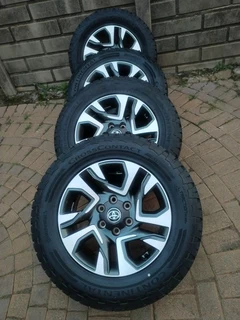 18inch Toyota Hillux /fortuna Magrims 6holes & Continental Cross Contact Tyres 265 60r18 A Set.