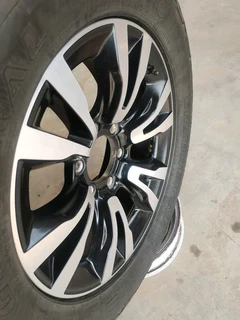 One  Used 255 60r18 General Grabber Tyre & 18inch Isuzu Xrider Magrim On Sale.