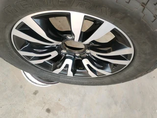 ONE  Used 255 60R18 GENERAL GRABBER Tyre &amp; 18Inch ISUZU XRIDER Magrim On Sale.