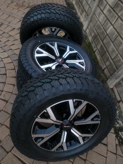 265 60R18 GENERAL GRABBER AT 3 Tyres &amp; 18Inch ISUZU DMAX Magrims 6Holes A set of four on sale.