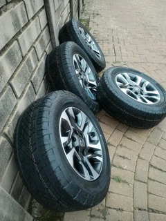 265 60R18 CONTINENTAL CROSS CONTACT Tyres &amp; 18Inch TOYOTA HILLUX /FORTUNA Magrims 6Holes a set .