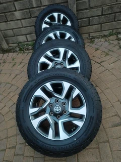 265 60R18 CONTINENTAL CROSS CONTACT Tyres &amp; 18Inch TOYOTA HILLUX /FORTUNA Magrims 6Holes a set .