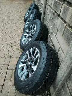 265 60R18 CONTINENTAL CROSS CONTACT Tyres &amp; 18Inch TOYOTA HILLUX /FORTUNA Magrims 6Holes a set .