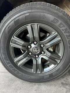 One 17inch Toyota Fortuna Magrim &  Fairy Used Dunlop Grand Trek Tyre 265 65r17 On Sale.
