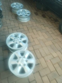 15inch Quantum Nyaati Magrims 6holes A Set Of Four On Sale.