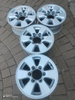 16 inch t o y o t a magrims 6 holes w t h n o c e n t r e c a p s a set of four on sale