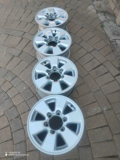 16 inch t o y o t a magrims 6 holes w t h n o c e n t r e c a p s a set of four on sale