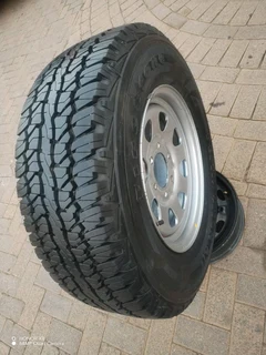 O n e n i s s a n h a r d b o d y Standard Steel Rim 16 inch &amp; fairy used g o o d y e a r tyre