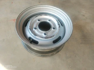 O n e 16 inch m a h i n d r a standard steel rim on sale