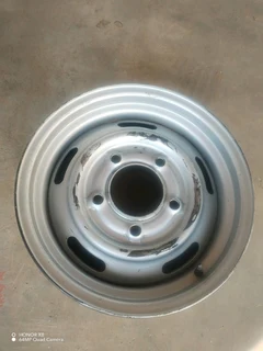 O n e 16 inch m a h i n d r a standard steel rim on sale