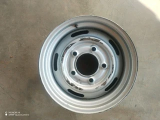 O n e 16 inch m a h i n d r a standard steel rim on sale