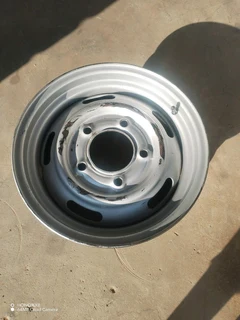 O n e 16 inch m a h i n d r a standard steel rim on sale