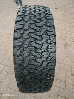 O n e 285 70 r17 b f g o o d r i c h a l l t e r r a i n k o2 tyre on sale
