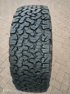 O n e 285 70 r17 b f g o o d r i c h a l l t e r r a i n k o2 tyre on sale