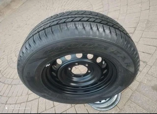 17 inch t o y o t a standard steel rim & g o o d y e a r w r a n g l e r tyre 265 65 r17 on sale
