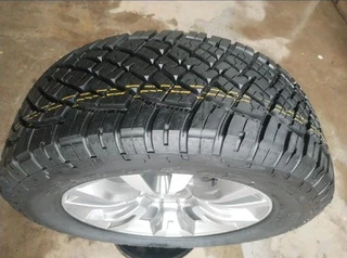 O n e 18 inch i s u z u xrider magrim &amp; 265 60 r18 g e n e r a l g r a b b e r tyre on sale